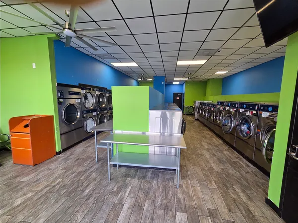 Whole Laundromat Inside.png